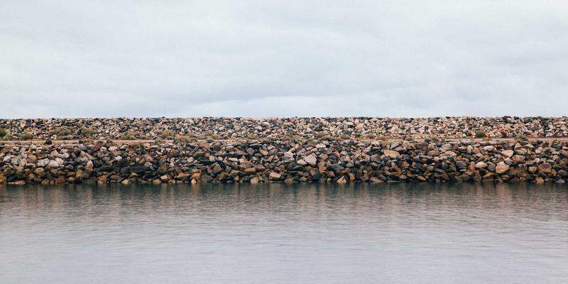 开发工具与网络技术：现代编程的核心优势解析